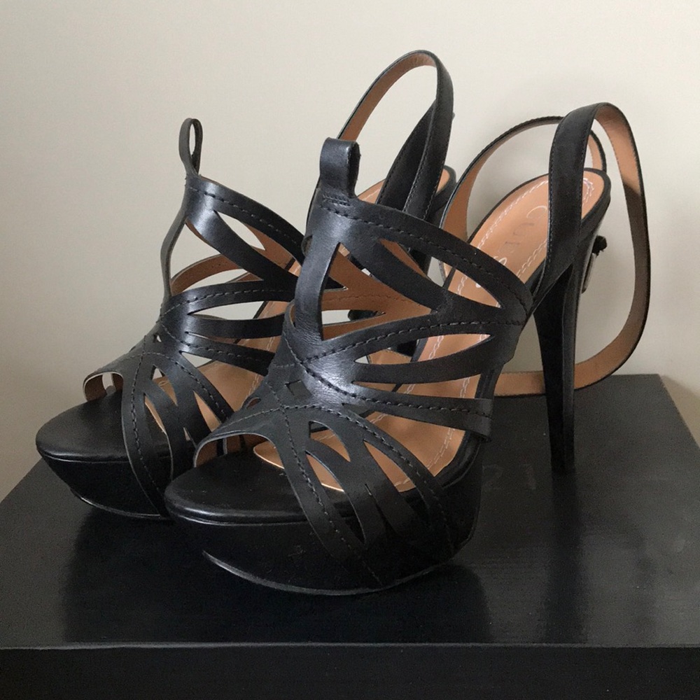 Heels - Picture 3 of 4